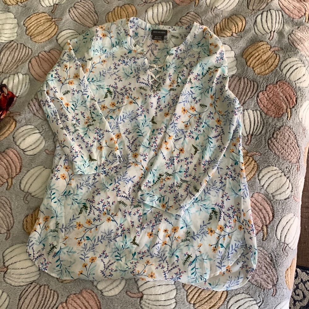 Van Heusen top. Size XS.